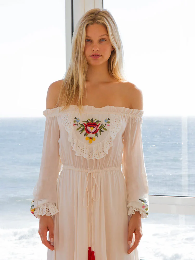 

Summer new Bohemian Tourist Holiday Beach Island dress ethnic style retro embroidered one line long dress