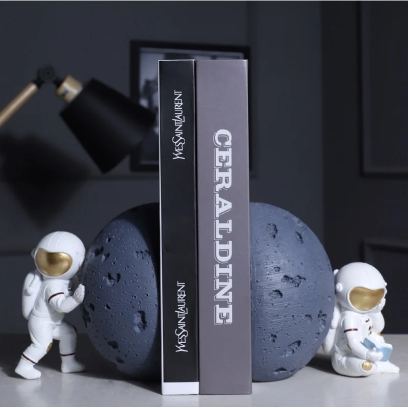 

Новинка 2021, креативная Подставка для книг с астронавтом для школьников, студентов, металлические подставки для книг, настольные подставки д...