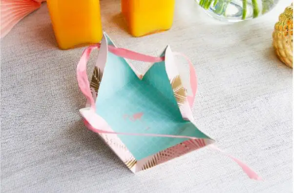 Треугольная пирамида свадебные сувениры товары конфеты Подарочная коробка