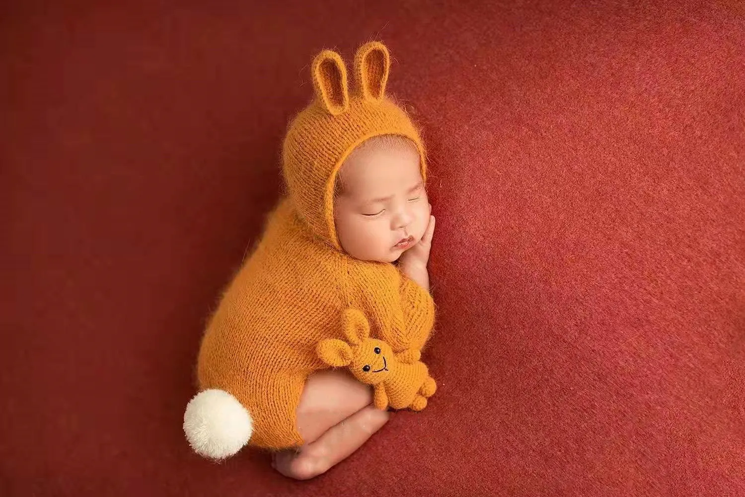 

Newborn Baby Photography Props Yellow Baby Hat +Jumpsuit+Doll Photo Shooting Set Rabbit Costume Set 0~2 Months