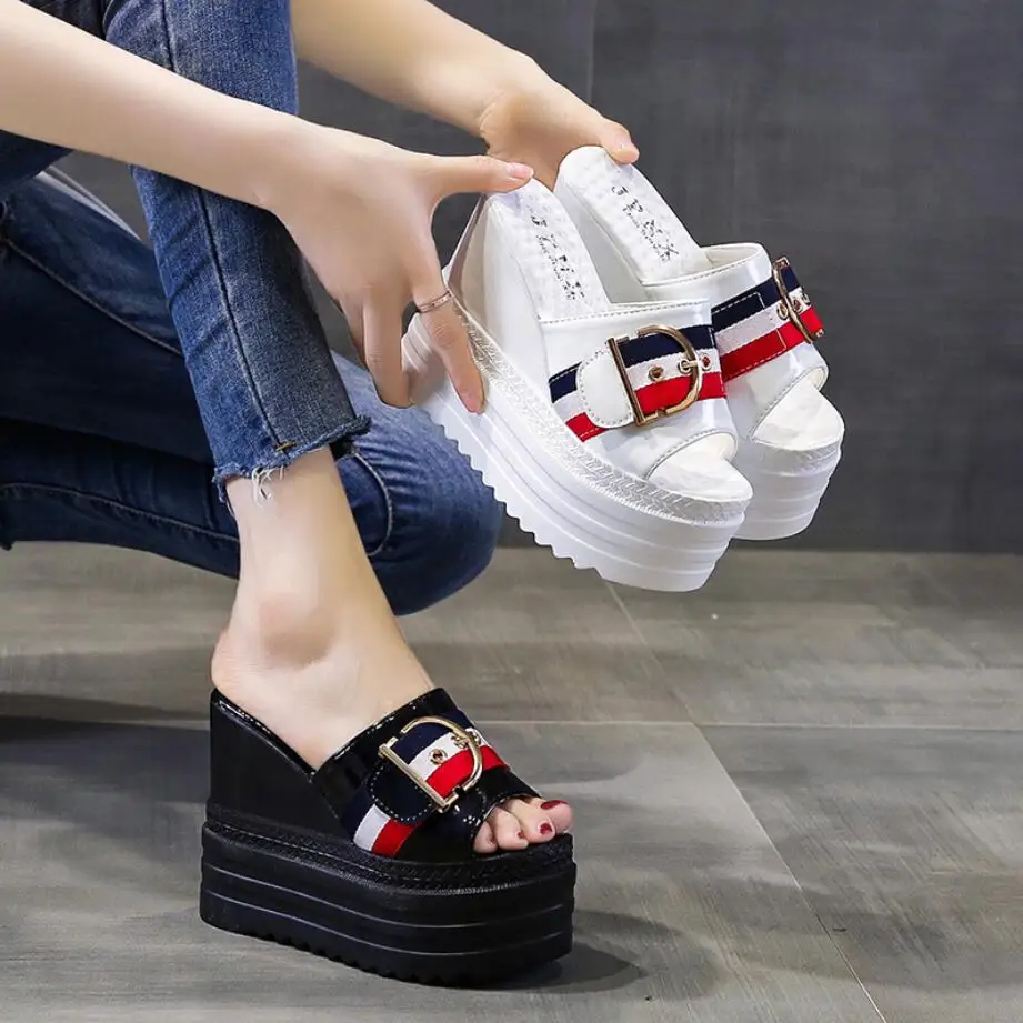 Женские шлепанцы на платформе пляжные дизайнерские Сланцы очень высоком каблуке