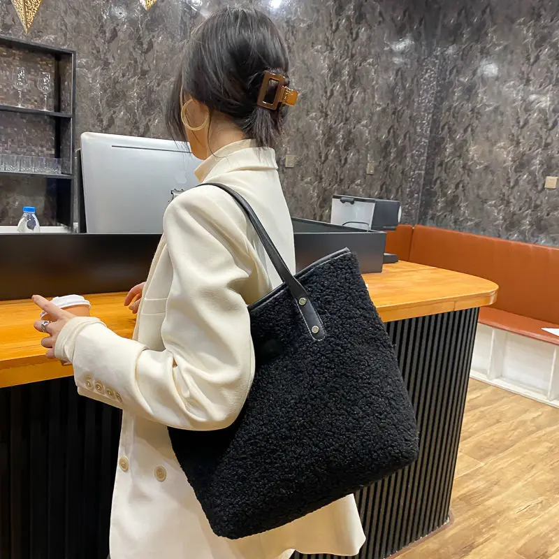 

Женская Вельветовая сумка через плечо с вышивкой «Счастливые медведи»