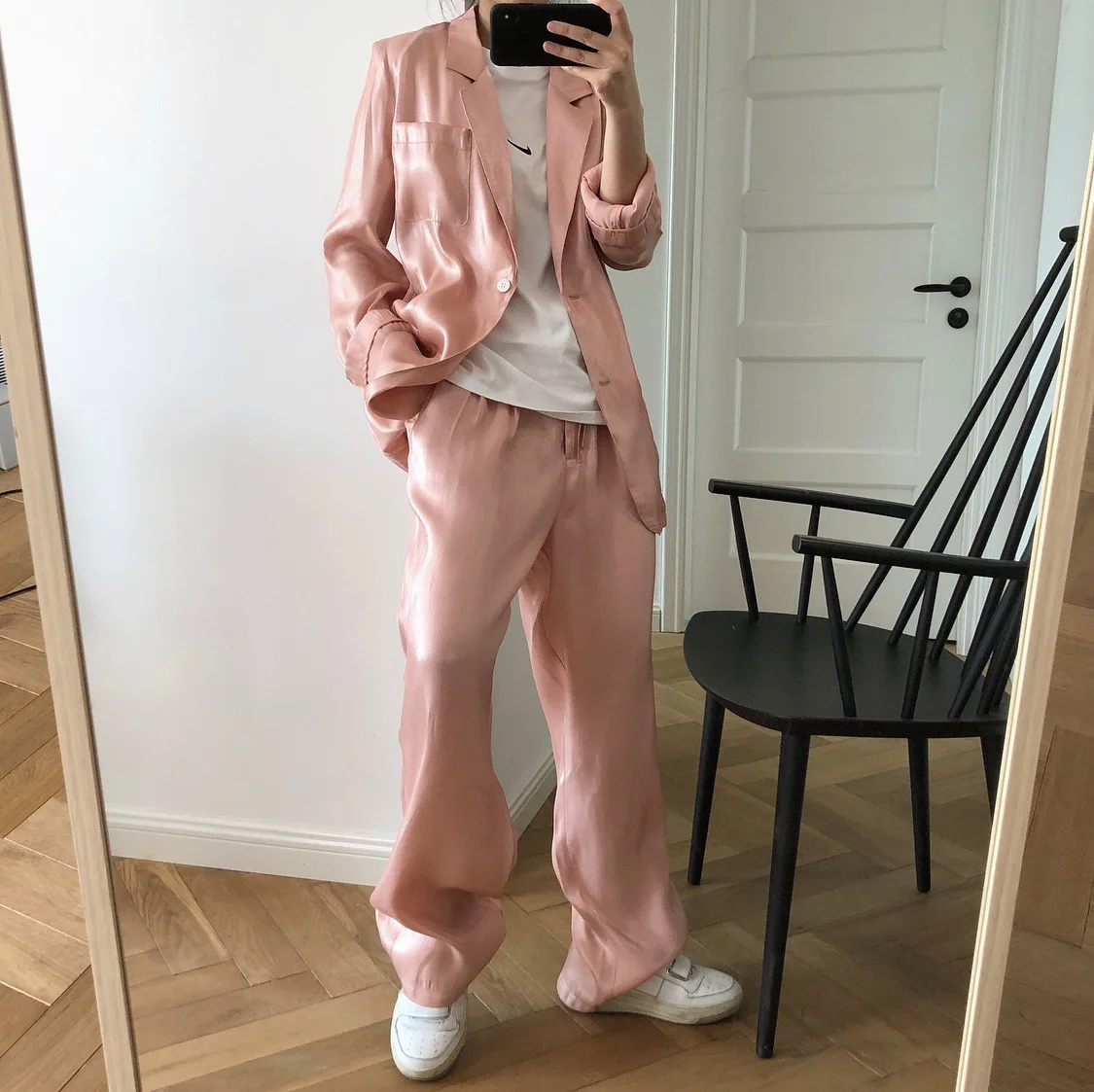 

2021 New Spring And Summer Notched Collar Full Sleeves Satin Fabtric Single Breasted Blazer Female Top