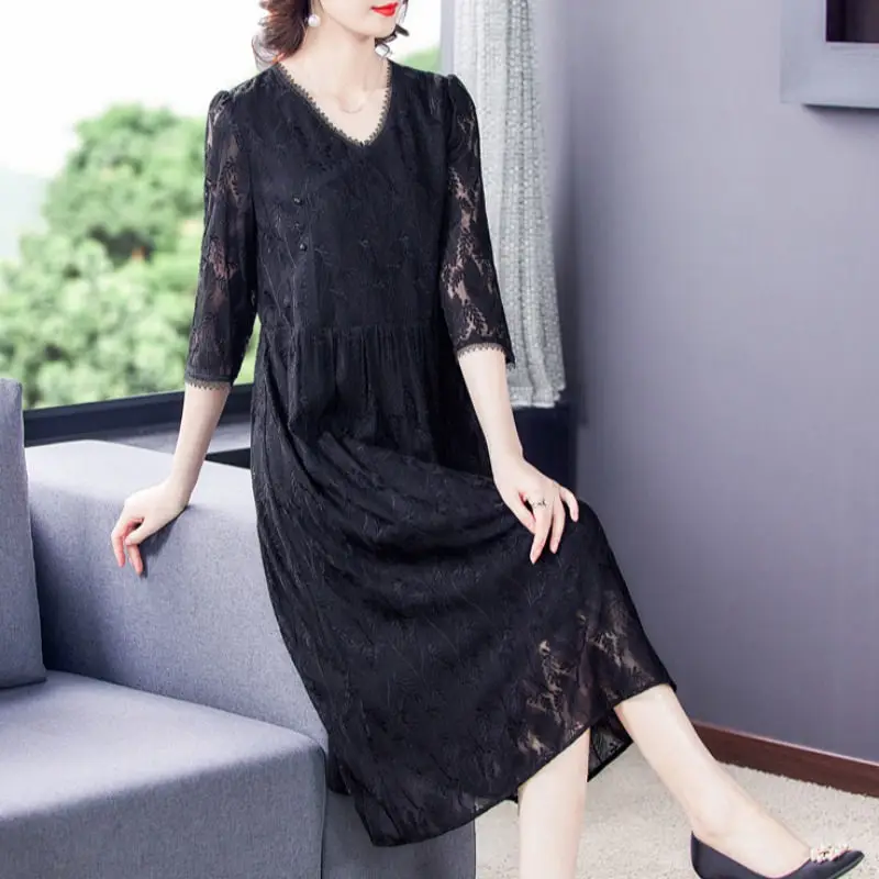 

2021 New Spring Summer Black Lace Dress Embroidery Female Temperament V-Neck Midi Dresses For Women Elegant Robes Vestidos y1584