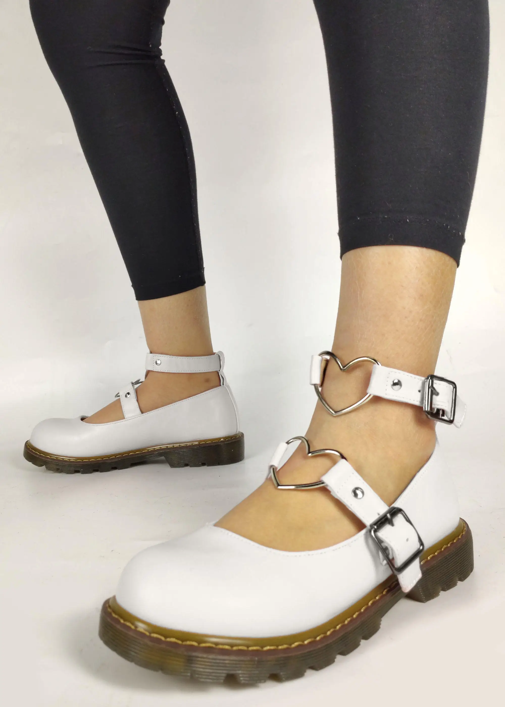 

Sorphio 2021 Buckle Gothic Spring Women Shoes Round Toe Sweing Low Heel Pumps Women Ins Hot Sale Heart Sweet Lolita Pumps