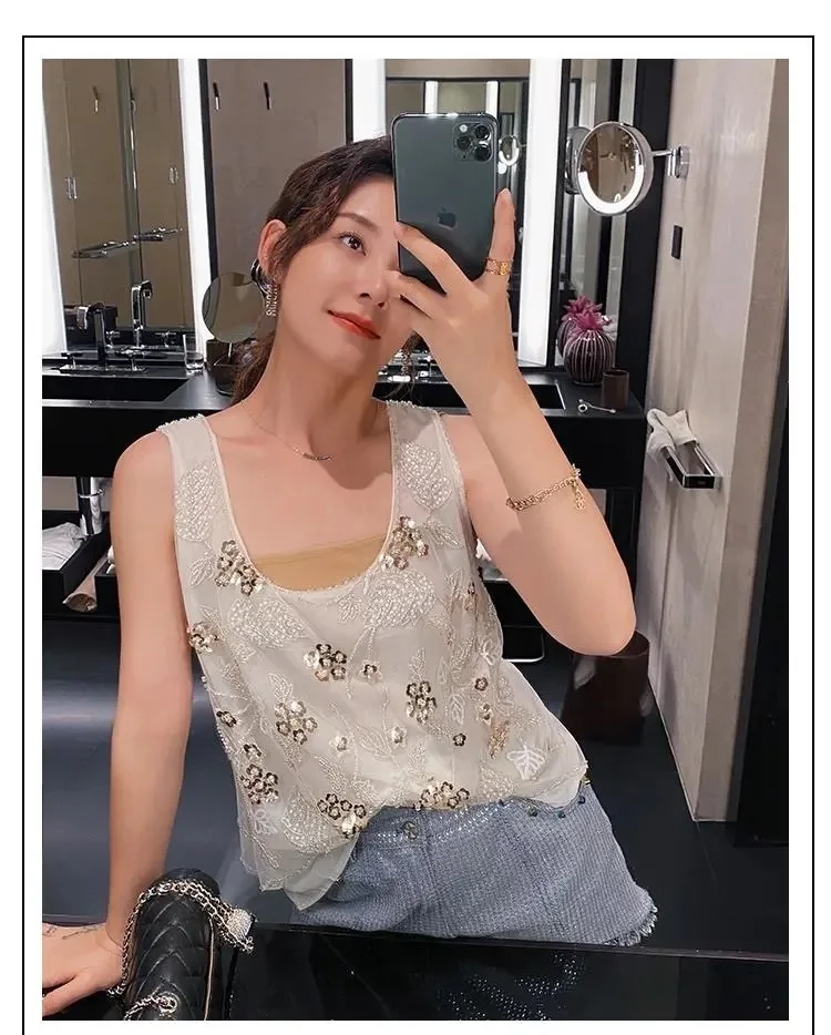 Женская шифоновая блузка с вышивкой и V-образным вырезом