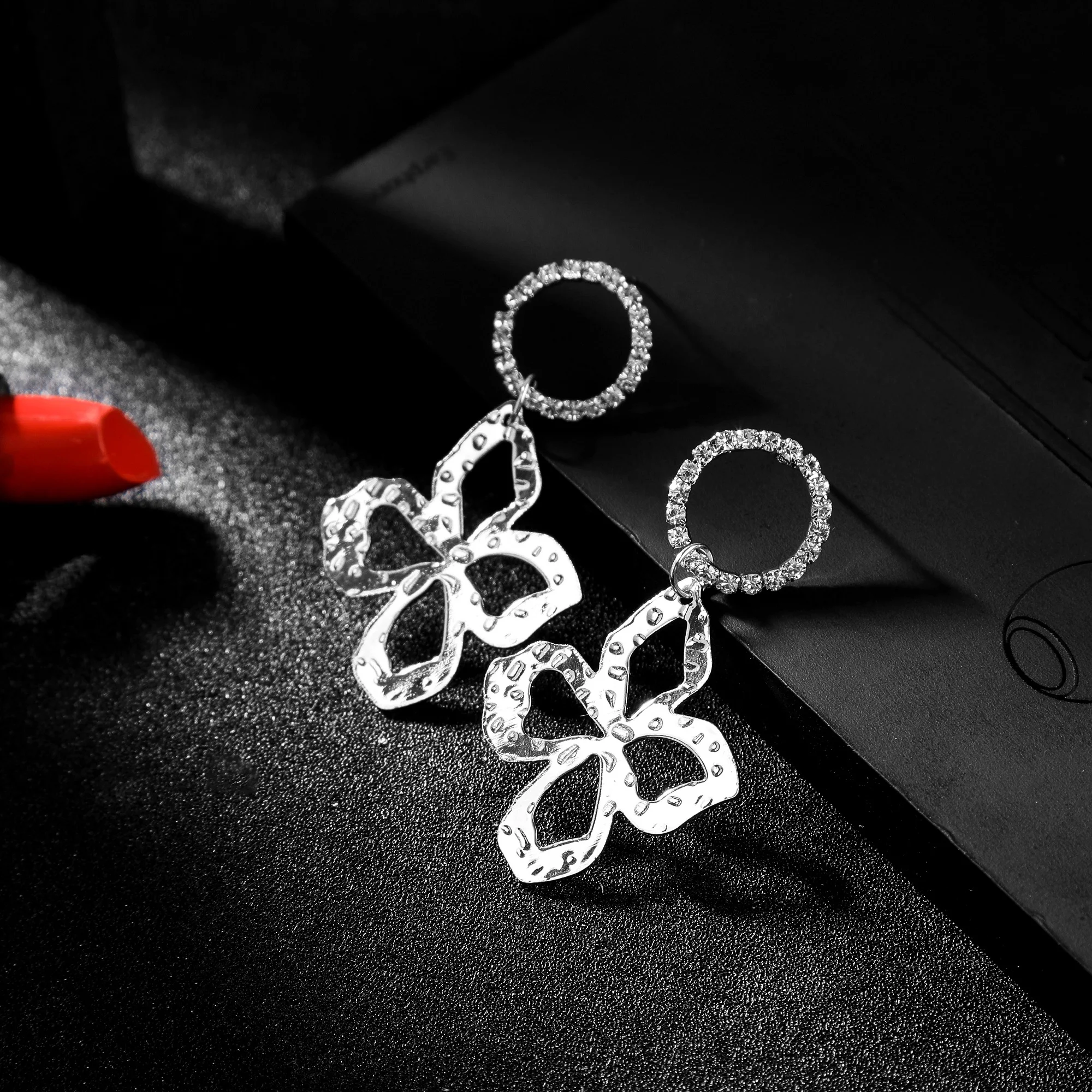 HanCheng модные четырехлистные подвеска Клевер Висячие длинные серьги Стразы для