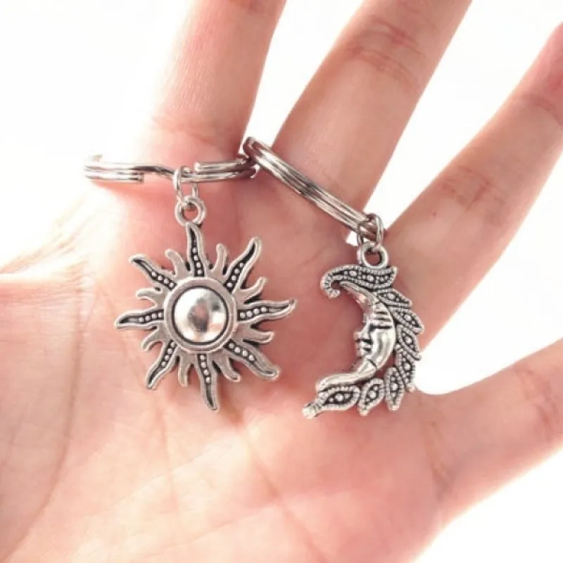 

A Pair Of Fashion New Sun And Moon Couple Alloy Souvenirs Keychain Hoops Keyring Gift For Best Friends