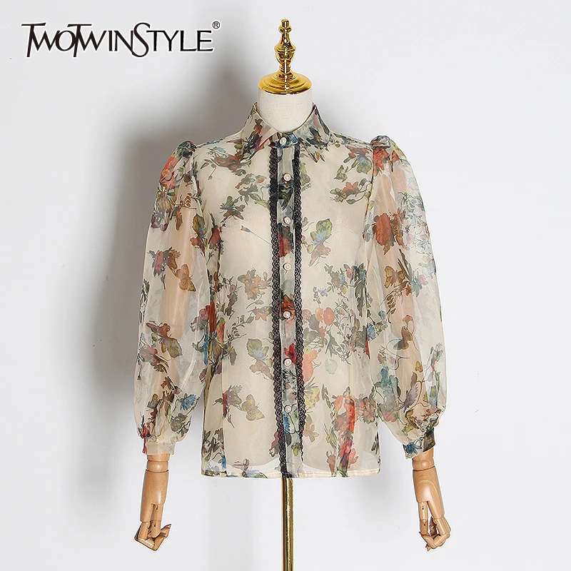 Женская кружевная блузка TWOTWINSTYLE белая с отложным воротником длинными