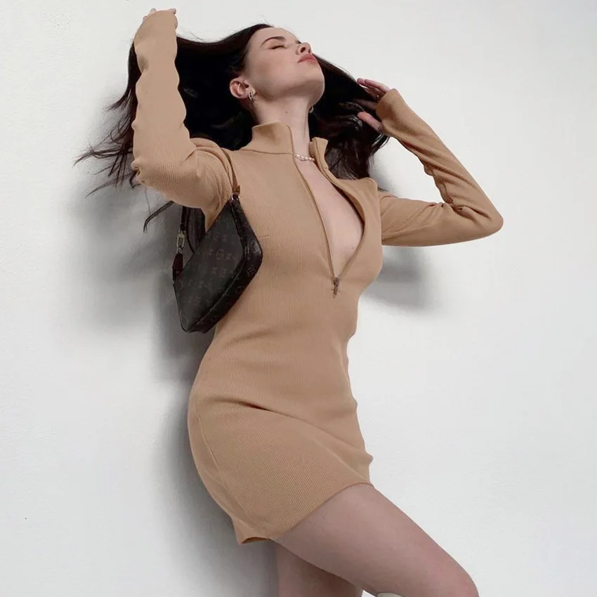 

Осень 2021, короткая юбка, пикантное облегающее привлекательное французское плиссированное платье с высокой талией и воротником-стойкой, жен...