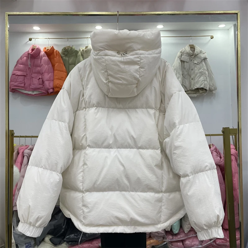 Женский короткий пуховик с капюшоном свободный в Корейском стиле на белом утином