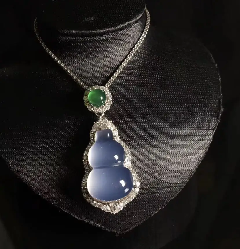 

Natural Blue Chalcedony Calabash Pendent Ice-like Transparent Necklace Silver Inlaid with Silver Necklace Simple Jucai Emerald