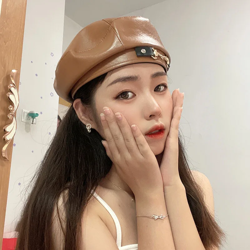 

2021New Beret Hats For Women Autumn Winter PU Leather Berets Simplicity Fashion Metal Buckle Beanie Hat Street Painter Hat