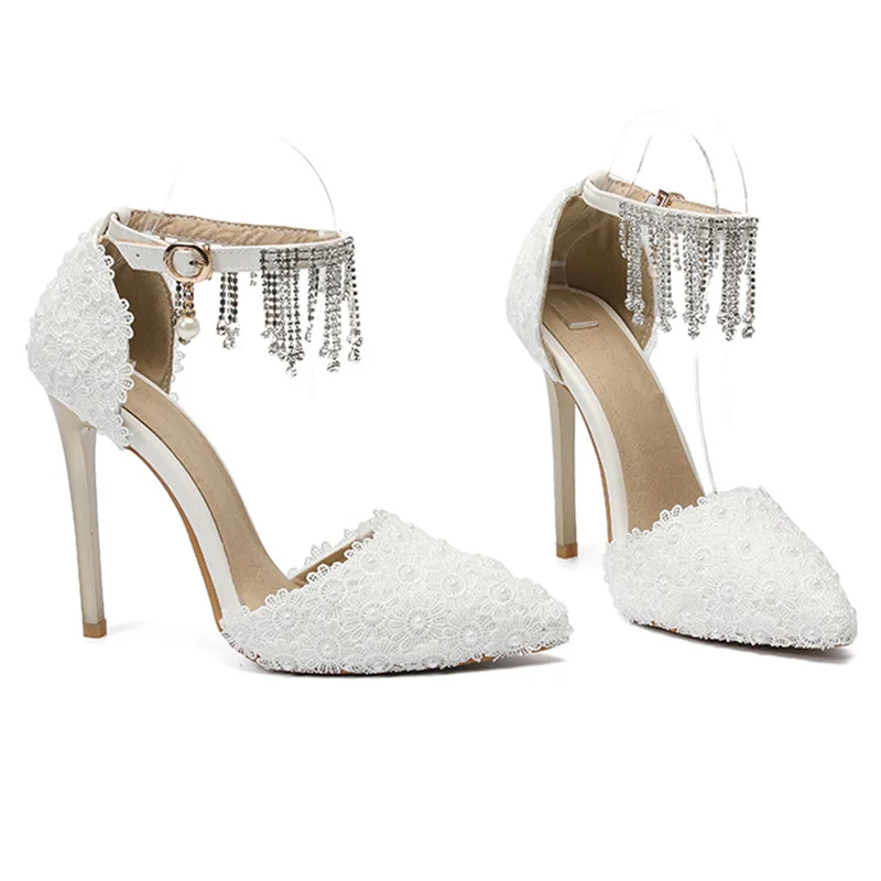 

2020 new white lace flower wedding shoes bridal shoes thin heel pointed wedding diamond sandals