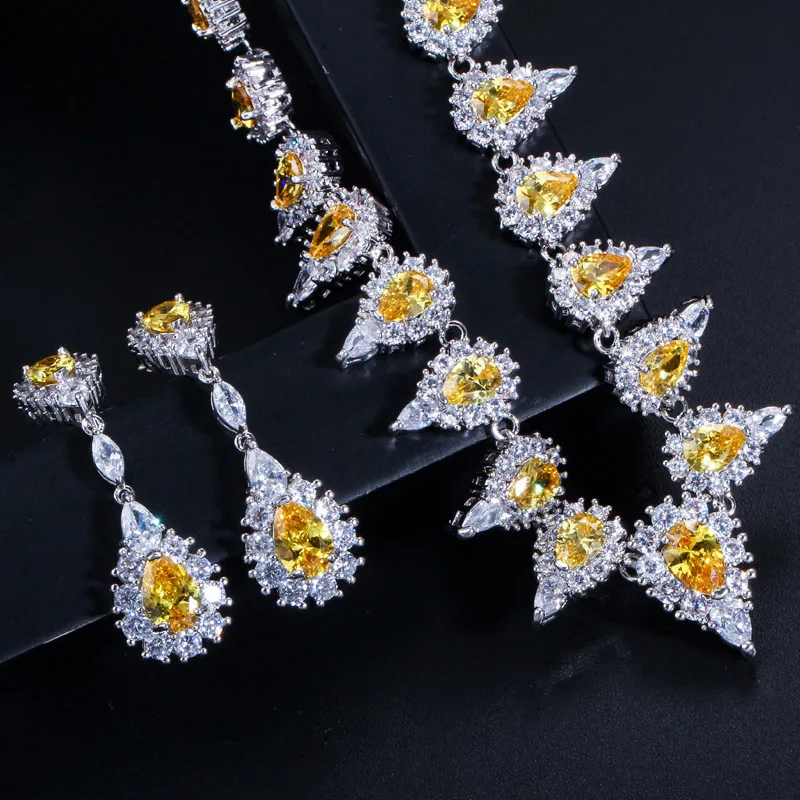 Серьги-подвески с фианитами в форме капли | Украшения и аксессуары