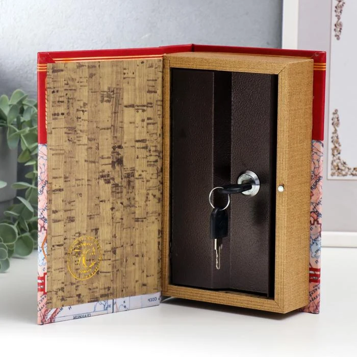 Сейф-книга дерево кожзам Рождён в СССР 21х13х5 см 5487679 | Безопасность и защита