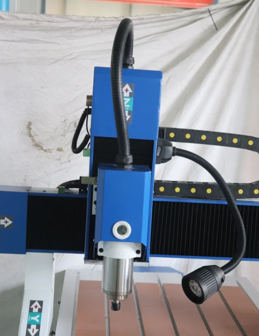 Фрезерный станок 3D CNC с заводской ценой 6090 6012 9012 1212 для гравировки дерева, ПВХ и металла с высокой точностью фрезерования.