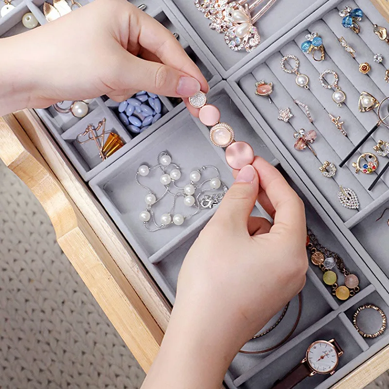 

Hot Sales Fashion Portable Velvet Jewelry Ring Jewelry Display Organizer Box Tray Holder Earring Jewelry Storage Showcase