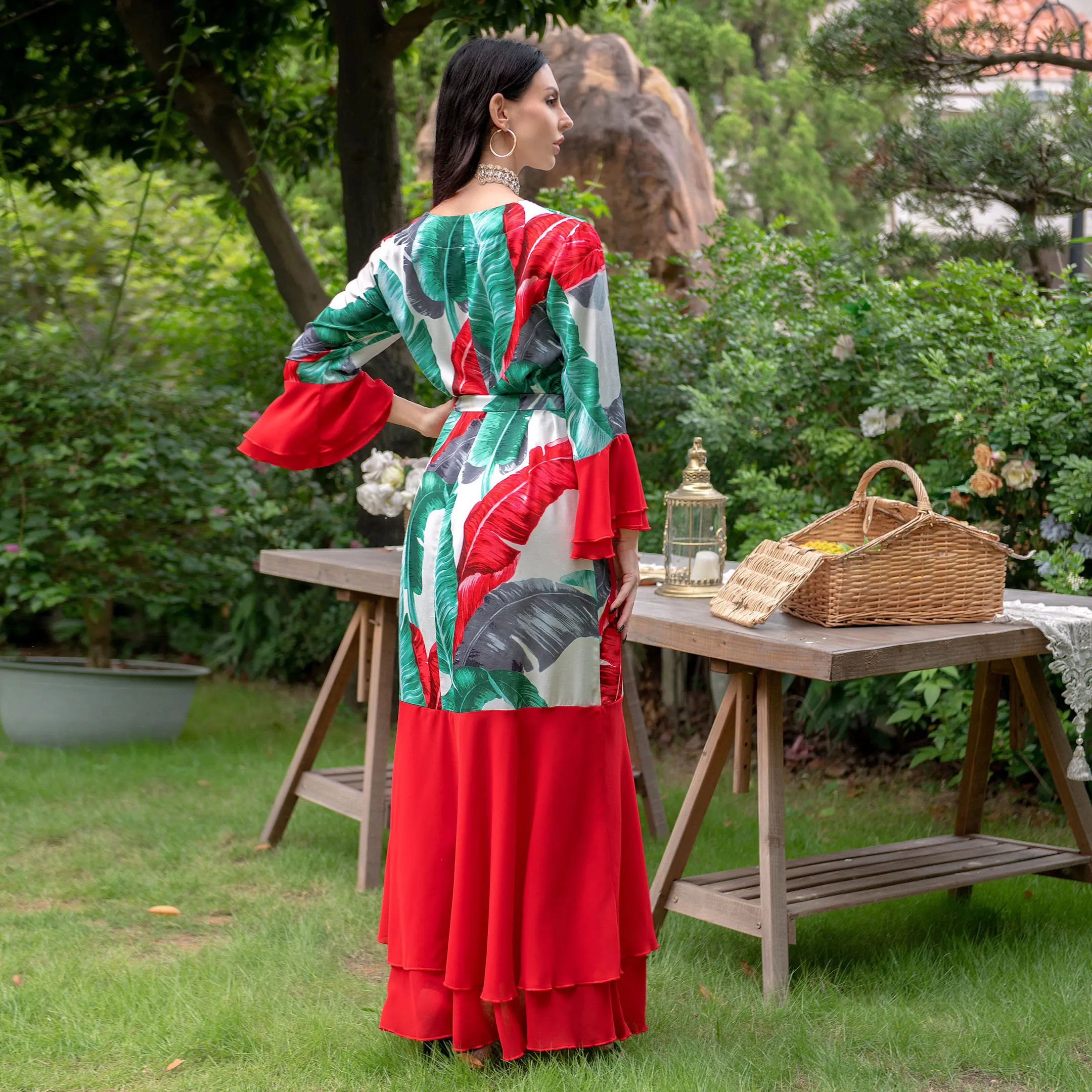 Женская длинная юбка составного кроя с V-образным вырезом и Расклешенным рукавом