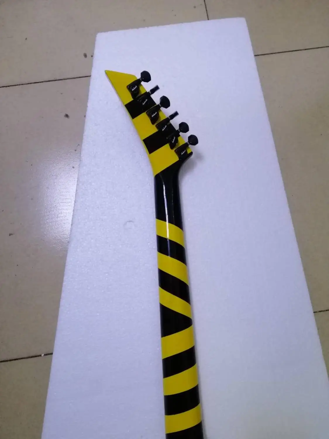 Бесплатная доставка электрогитара серий 6 желтое корпус черная фурнитура можно