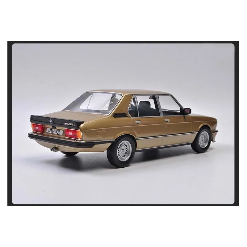 

NOREV 118 BMW E28 m535i the second Generation of BMW M5 Alloy Simulation car model Collection Decoration Crafts Children's gift