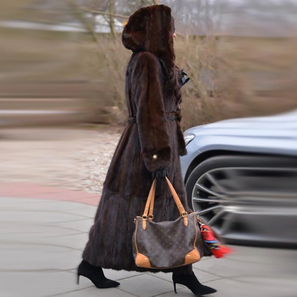 Женская шуба из натурального меха норки длинная длиной 120 см с поясом модная