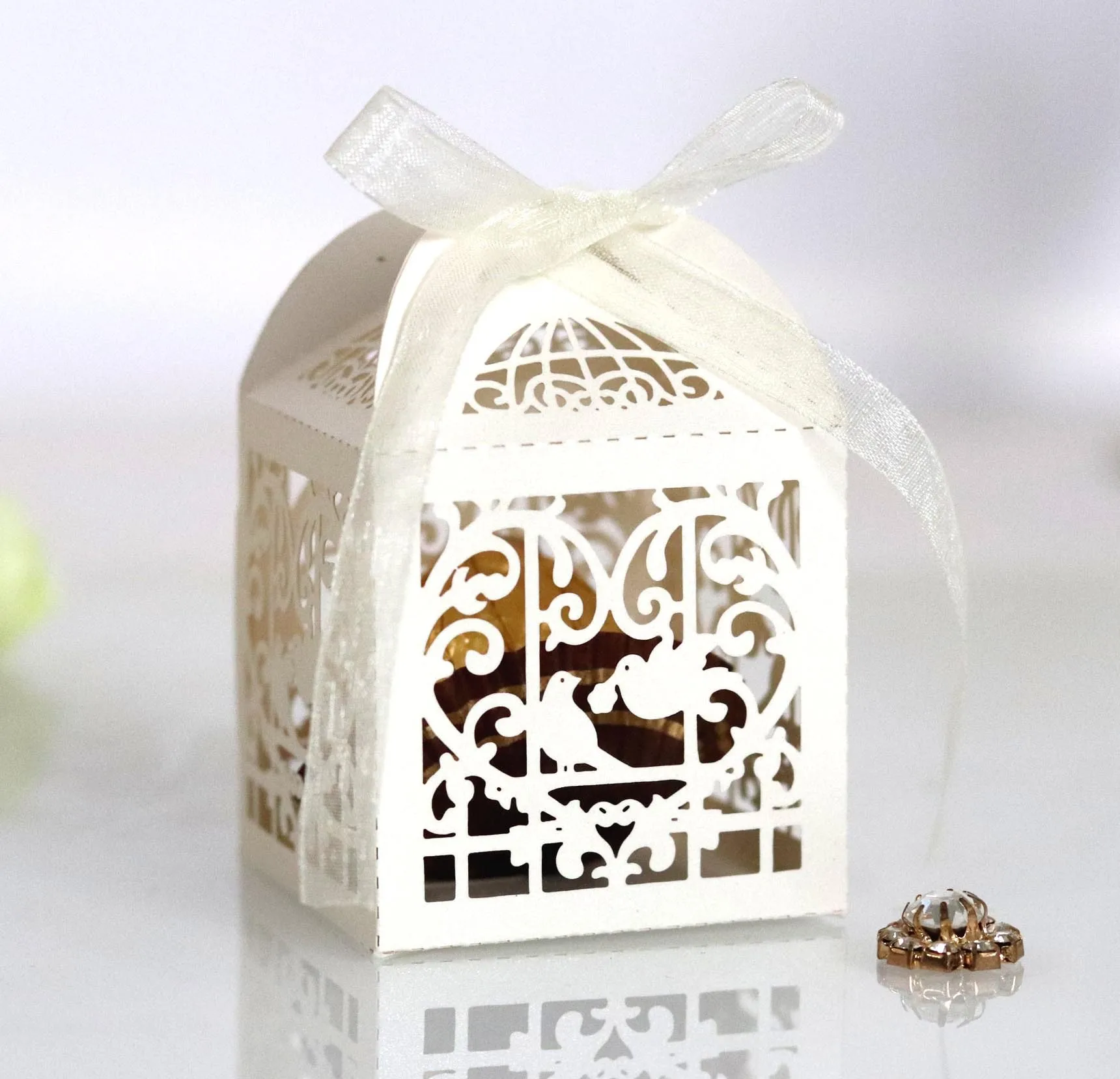 Свадебные коробки для конфет с лазерной обрезкой резные в форме сердца и