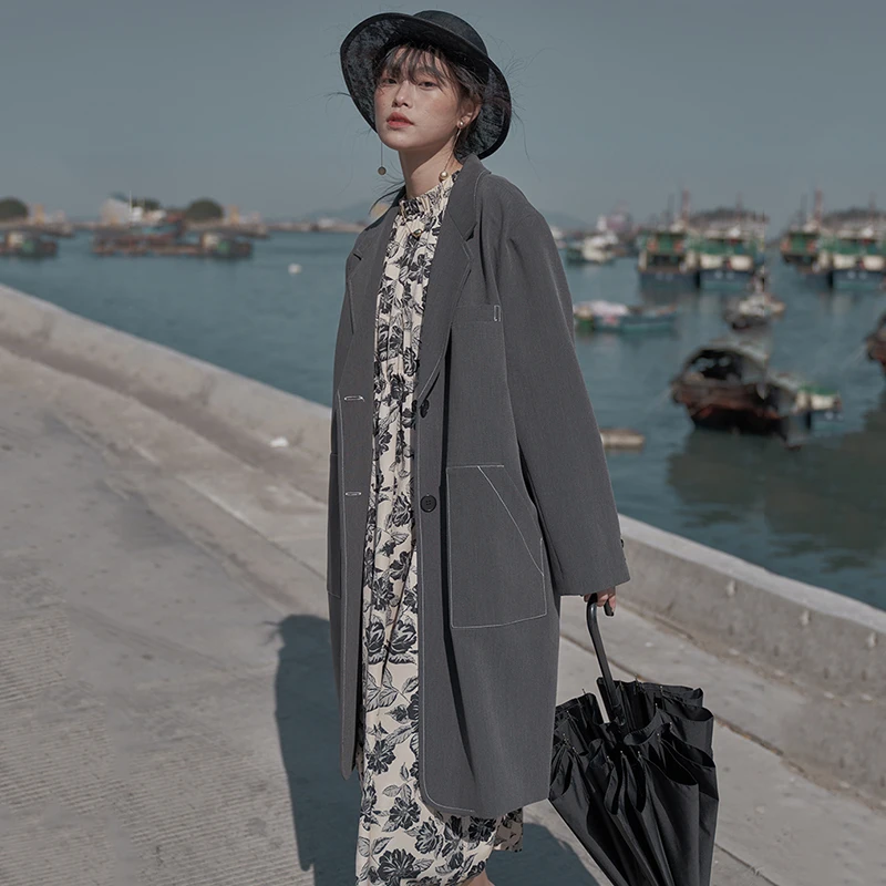 

[EAM] Women Gray Pocket Spliced Bgi Size Long Blazer New Lapel Long Sleeve Loose Fit Jacket Fashion Spring Autumn 2021 1DD5390