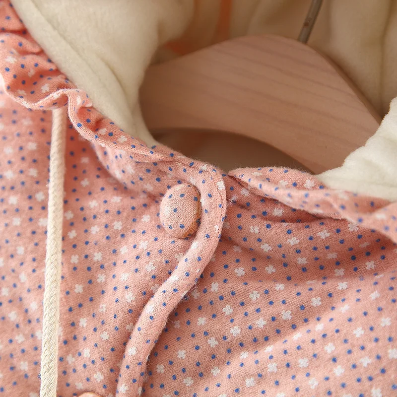 Пальто для маленьких девочек на осень и зиму куртки с капюшоном принтом плотная