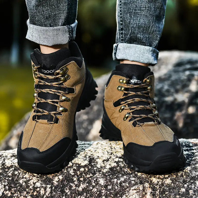 New Winter Plush Men's Hiking Shoes Plus Size 39-48 Outdoor Warm Snow Boots Men Camping Boots Non-slip Male Trekking Sneakers
