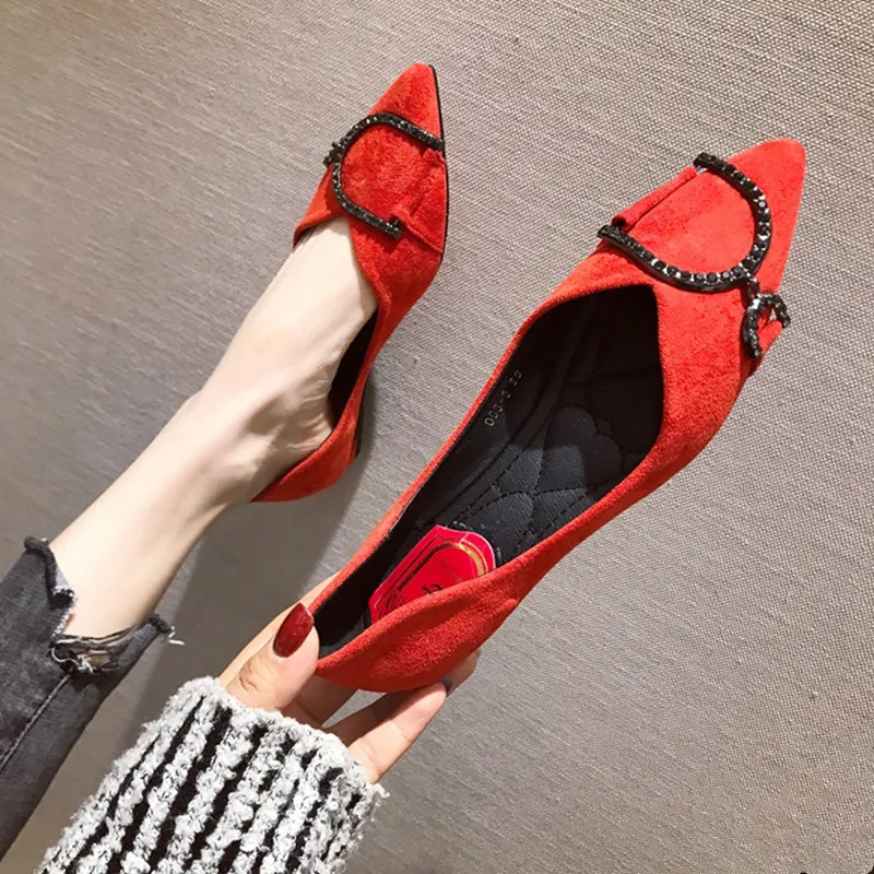 Туфли женские на низком каблуке заостренный носок без застежки однотонные