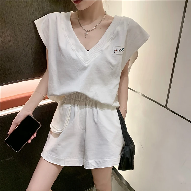 

2 Piece Set Women Solid V Neck Sleeveless T Shirts Elastic Waist Wide Leg Shorts Fashion Suits