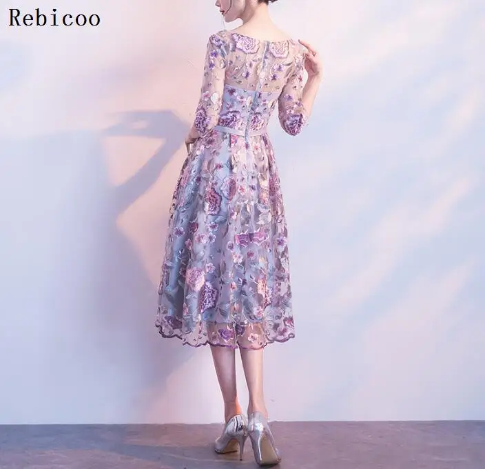 Женское кружевное платье с кристаллами белое винтажное бальное на шнуровке