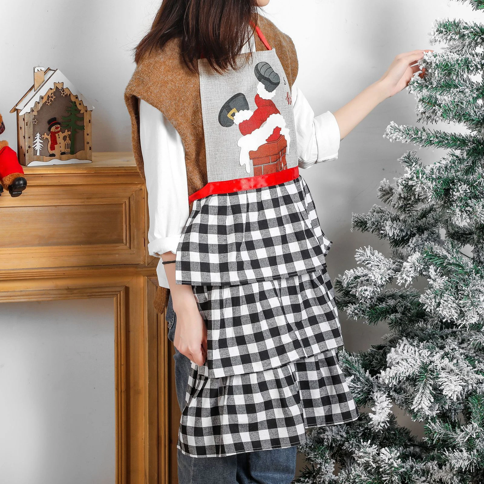 

Фартук с рождественским принтом в клетку, креативные праздничные принадлежности для кухни и одежды с Санта-Клаусом, домашние украшения, кух...