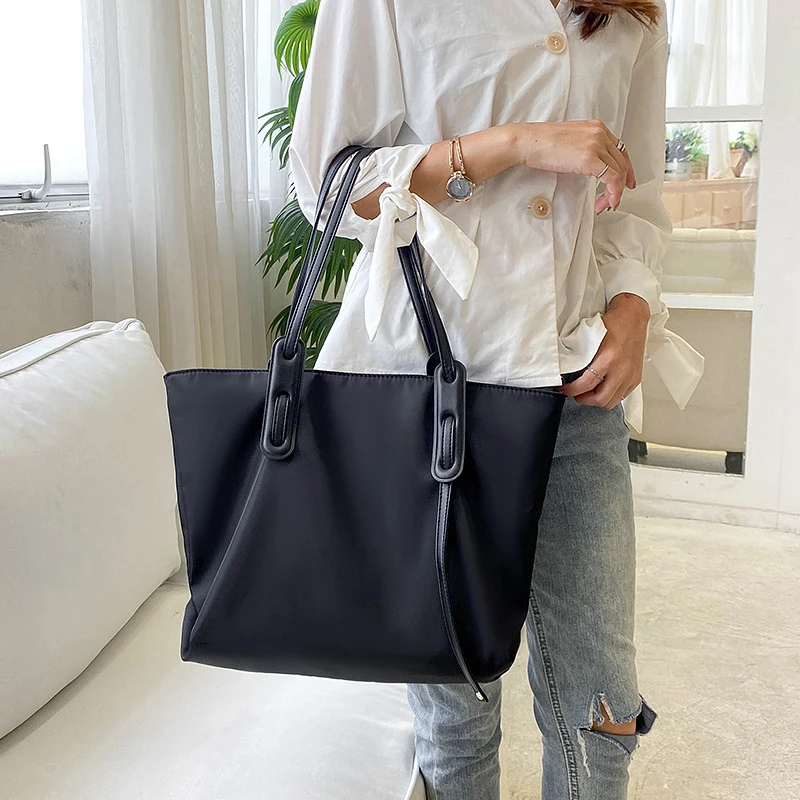 

2021 //, ipad/iPhone