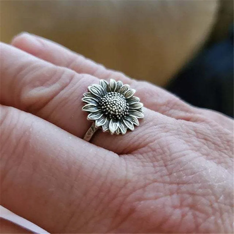 

Vintage Tiny Daisy Flower Ring For Women 2021 Retro Sweet Cute Sunflower Mood Rings Fashion Jewelry Silver Color Gifts Wholesale