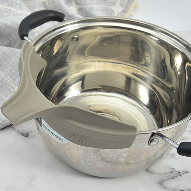 

Creative Anti-spill Silicone Slip On Pour Soup Spout Funnel For Pots Pans and Bowls Jars Kitchen Gadget Tool Kitchen Accessories