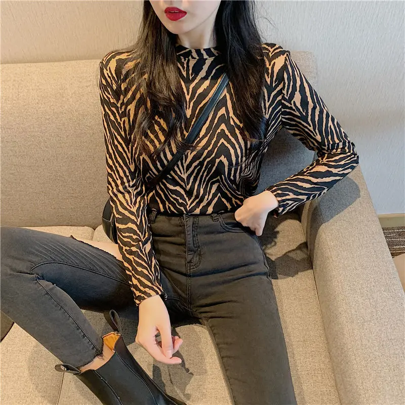 

Light mature Royal sister's top is versatile, and the 2020 Vintage long sleeve T-shirt with zebra pattern is a new style for wom