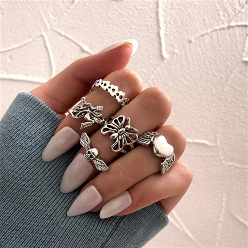 

5-Piece Set of Retro Multi-Element Geometric Ring Set Casual Punk Party Butterfly Fairy Heart-Shaped Skull Pattern Ring Jewelry