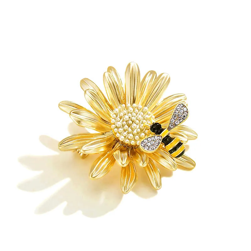 

Chic and sweet daisy little bee brooch female Korean fashion matte corsage jacket accessories