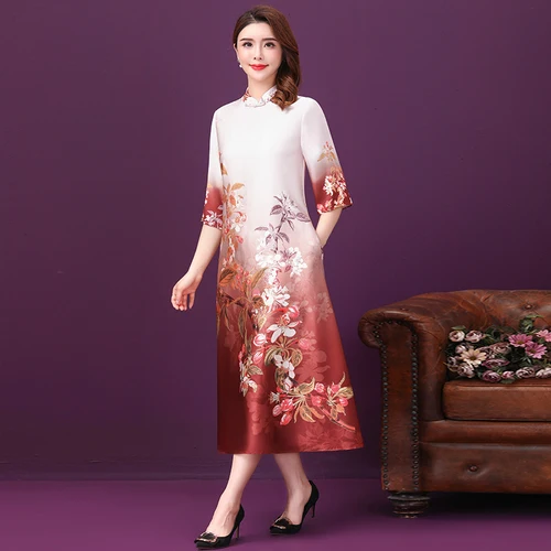 Женское длинное платье трапециевидной формы с изысканным принтом и длинным