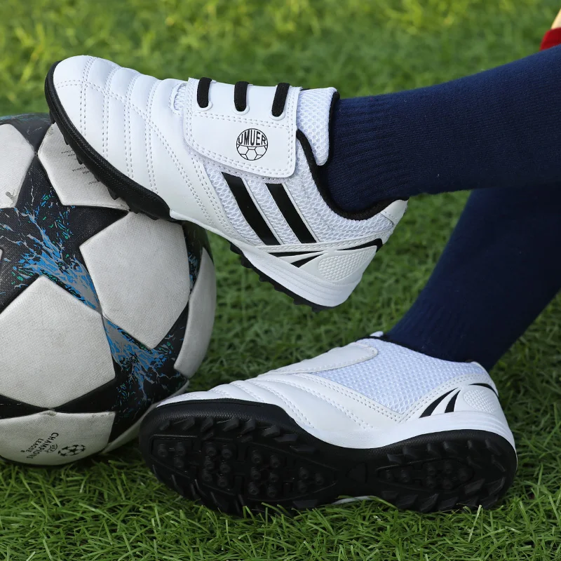 

2021 Outdoor Kids Sport Soccer Training Children Football Shoes New Breathable Sneakers Boys Girls Athletic Trainers Jogging 418
