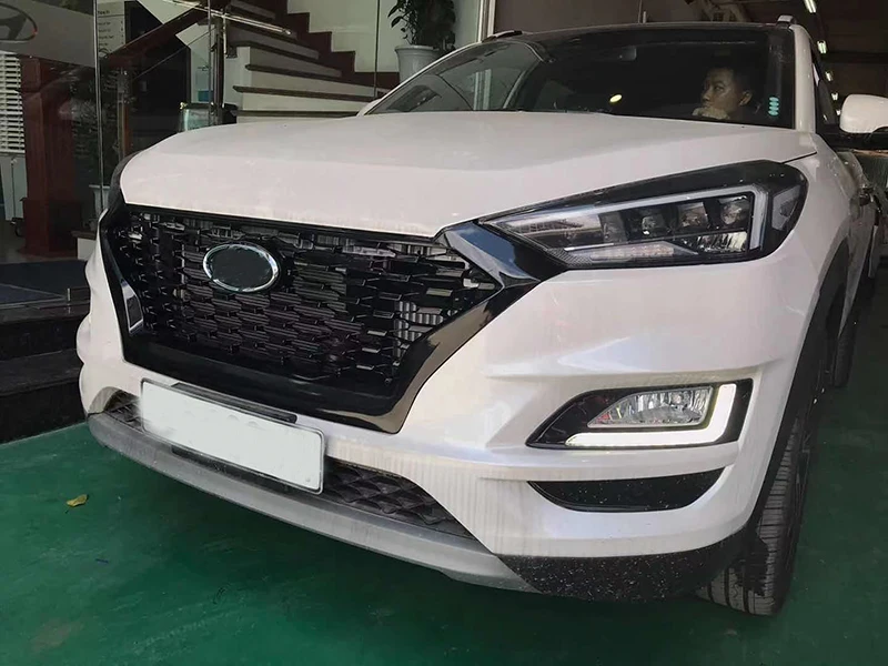 Передняя гоночная маска-гриль FUSION для Hyundai Tucson 2019-2020 черная серебристая |