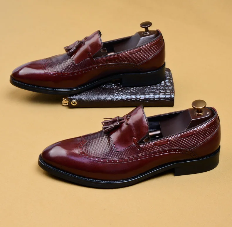 

2020 New Tassel Pointed Men Formal Business Brogue Shoes Genuine Leather Men's Dress Shoes Male Casual Wedding Party Loafers