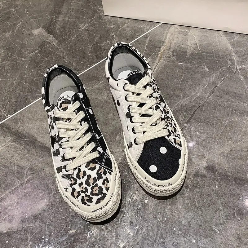 

autumn low-cut Korean board shoes breathable casual black and white fashion shoes canvas shoes flat shoes women'sLeopard shoes