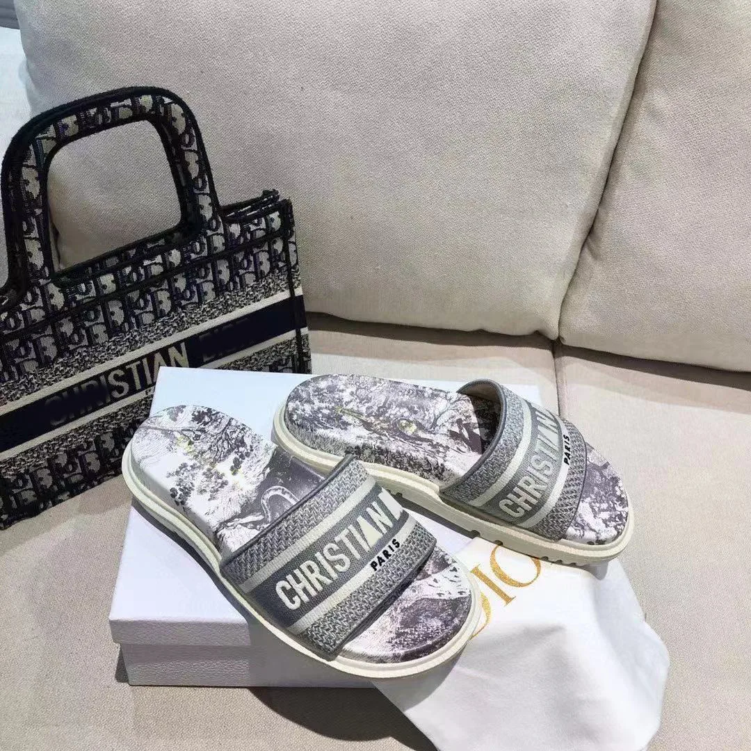 

2021 new letter embroidered thick-soled slippers increase flat-soled women's shoes with ethnic style beach slippers