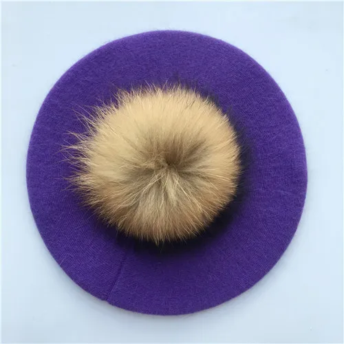 Purple natural fur Женский берет, шапка с натуральным большим меховым помпоном, Зимний вязаный шерстяной берет, натуральный мех енота, шапка с помпоном, одноцветная, высокое качество, женский берет - Цвет: Purple natural fur