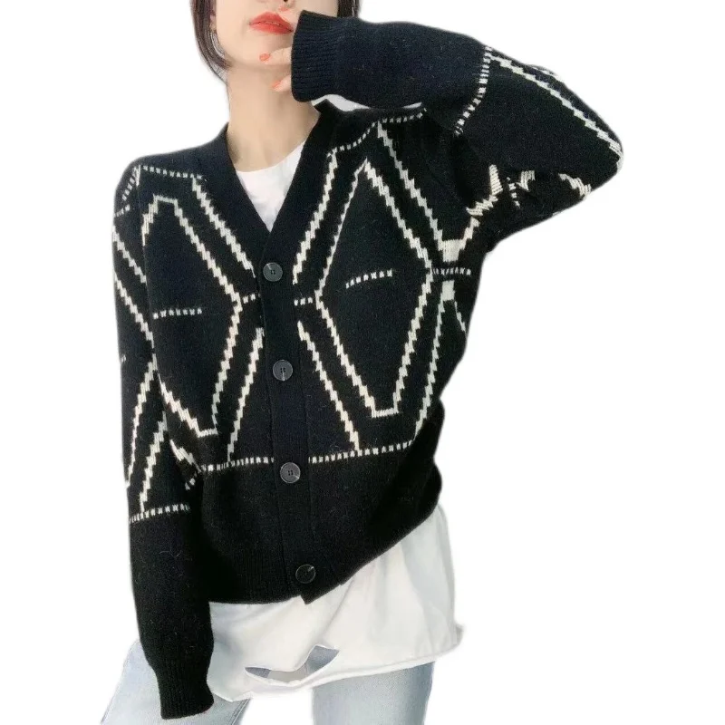 

Black And White Diamond Lattice Single-breasted Cardigan Loose Short Coat Retro Female Sweater Geometric Batwing Sleeve Sweaters