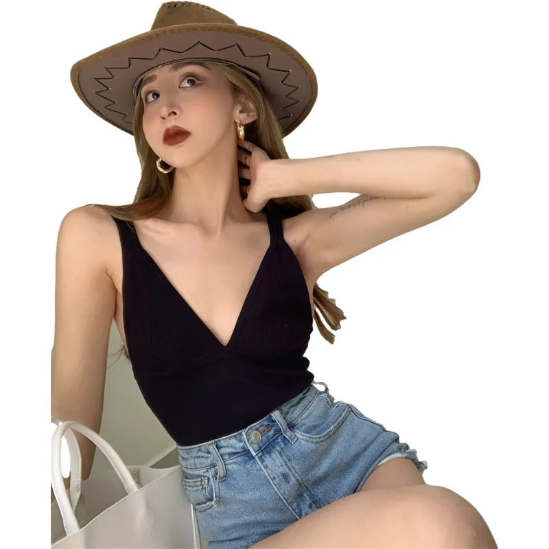 

Summer ladies sexy black deep v-neck beauty back strap design sense of niche outside wear tide vest women inner wear camisole