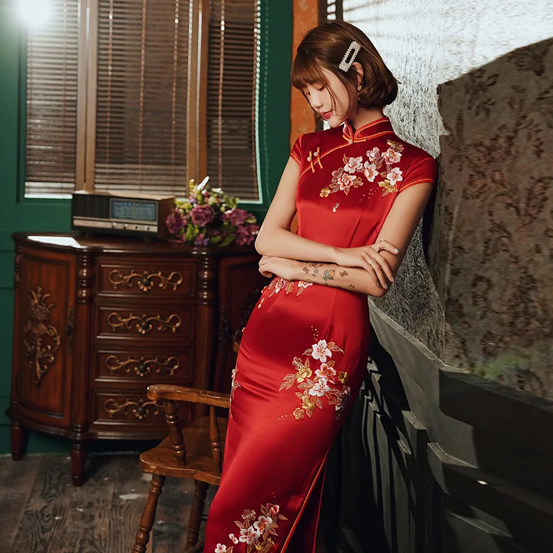 

2020 spring new retro high-end acetate satin embroidery improved cheongsam dress sweet hot rhinestone slim cheongsam Size S-4XL